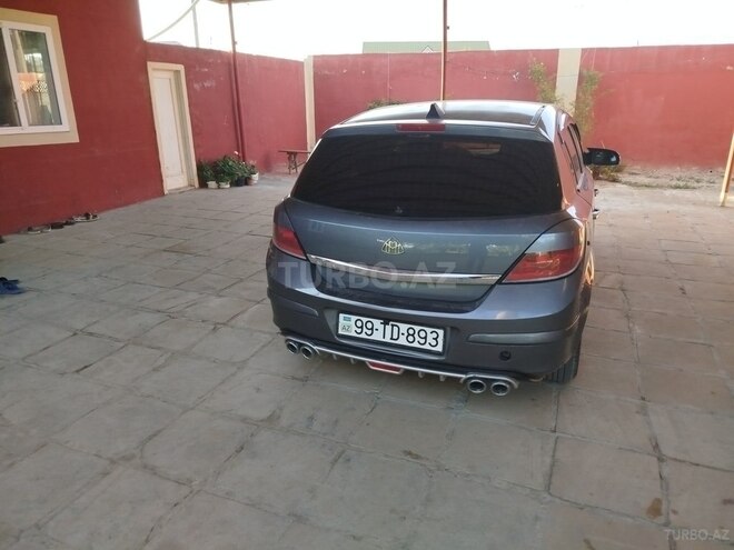 Opel Astra 2005, 300,000 km - 1.6 l - Salyan