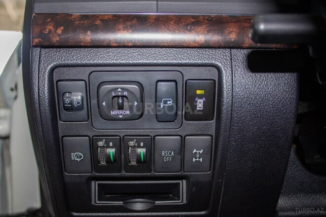 Toyota Land Cruiser-24