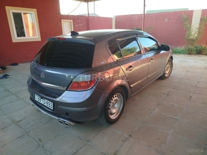 Opel Astra 2005, 300,000 km - 1.6 l - Salyan