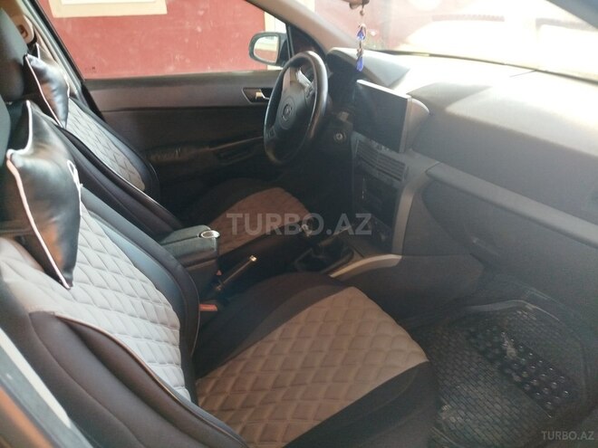 Opel Astra 2005, 300,000 km - 1.6 l - Salyan