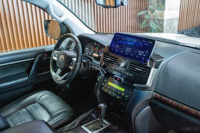Toyota Land Cruiser-13