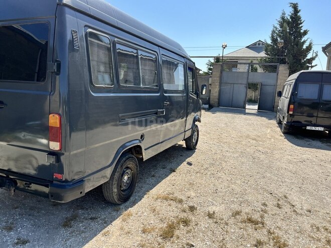 Mercedes 208 D-5