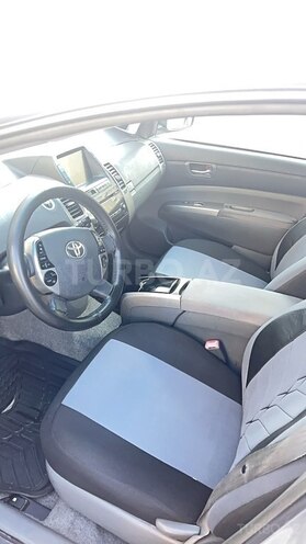Toyota Prius-5