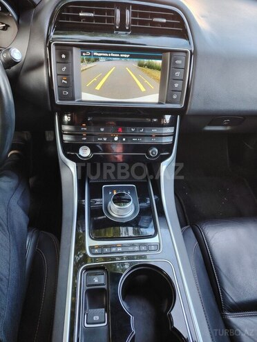 Jaguar XE 2016, 212,000 km - 2.0 l - Gəncə