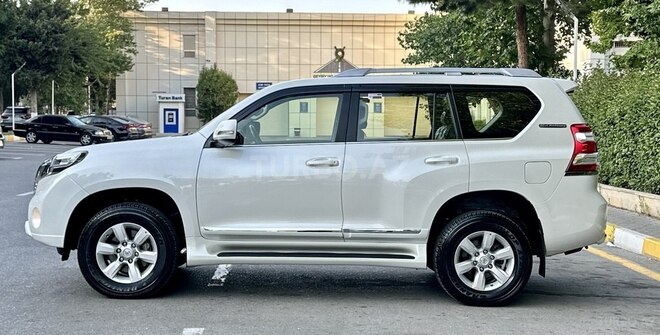 Toyota Land Cruiser Prado-4