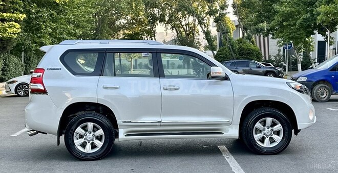Toyota Land Cruiser Prado-8