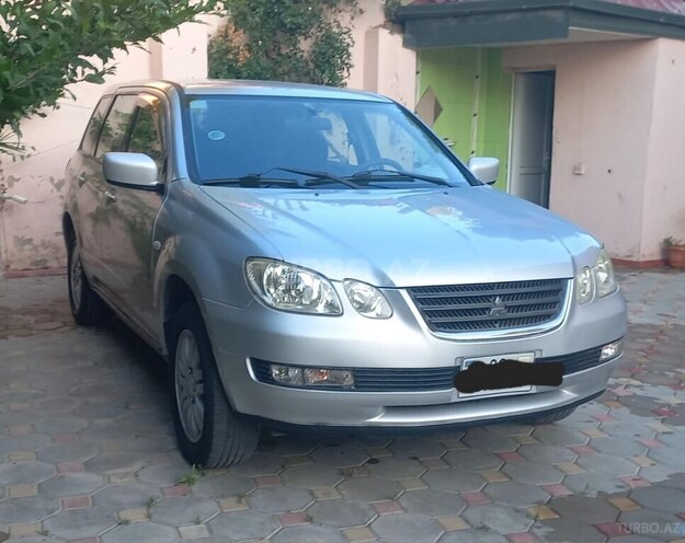 Mitsubishi Airtrek-17