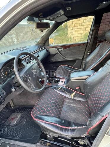 Mercedes E 300 d 1996, 245,000 km - 3.0 l - Bakı