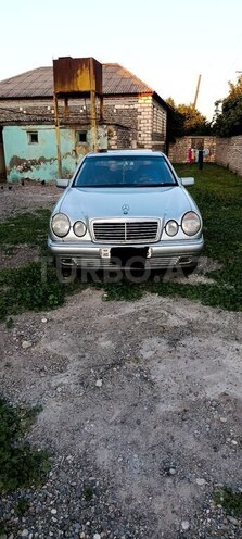 Mercedes E 240 1999, 307,097 km - 2.4 l - Bakı