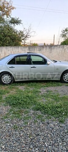 Mercedes E 240 1999, 307,097 km - 2.4 l - Bakı
