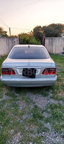 Mercedes E 240 1999, 307,097 km - 2.4 l - Bakı