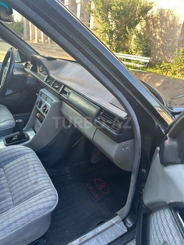 Mercedes E 220 d 1990, 235,487 km - 2.2 l - İmişli