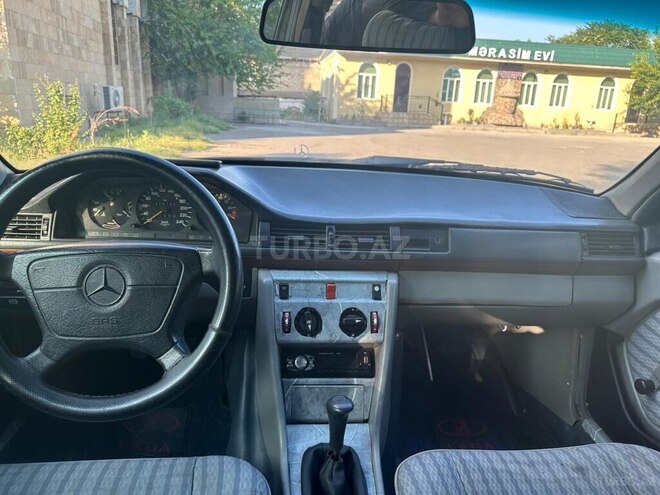 Mercedes E 220 d 1990, 235,487 km - 2.2 l - İmişli