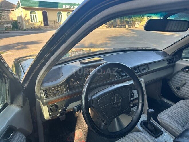 Mercedes E 220 d 1990, 235,487 km - 2.2 l - İmişli