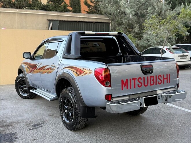 Mitsubishi L200 2011, 187,215 km - 2.5 l - Bakı