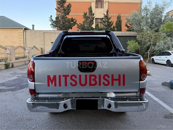 Mitsubishi L200 2011, 187,215 km - 2.5 l - Bakı