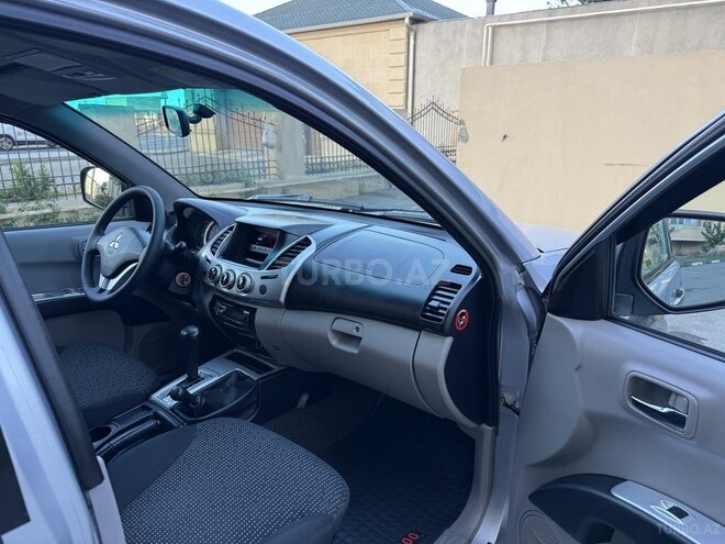 Mitsubishi L200 2011, 187,215 km - 2.5 l - Bakı