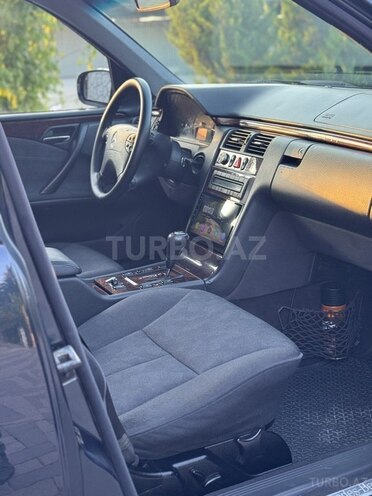 Mercedes E 220 d 2000, 316,000 km - 2.2 l - Saatlı