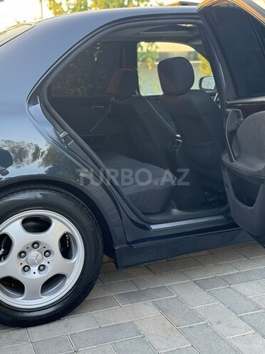 Mercedes E 220 d 2000, 316,000 km - 2.2 l - Saatlı