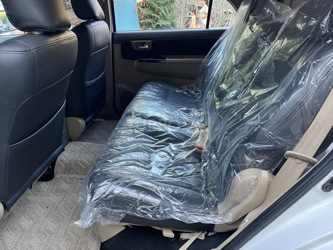 Toyota Fortuner-12
