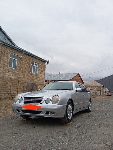 Mercedes E 270 2001, 300,000 km - 2.7 l - Qax