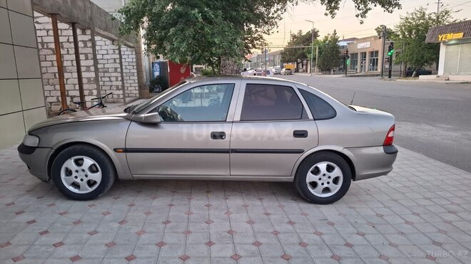 Opel Vectra 1996, 296,000 km - 2.0 l - Qazax