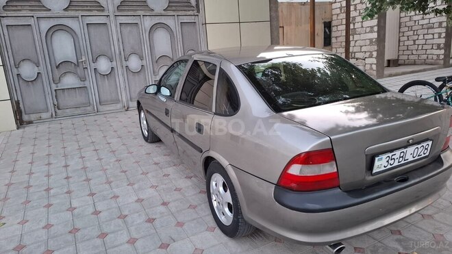 Opel Vectra 1996, 296,000 km - 2.0 l - Qazax