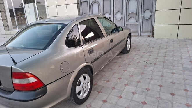 Opel Vectra 1996, 296,000 km - 2.0 l - Qazax