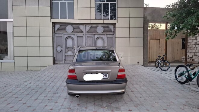 Opel Vectra 1996, 296,000 km - 2.0 l - Qazax