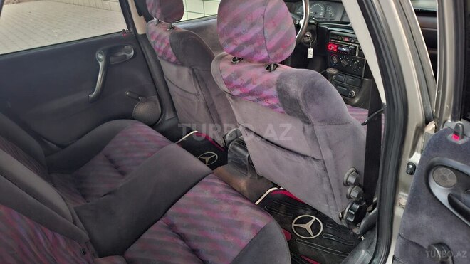 Opel Vectra 1996, 296,000 km - 2.0 l - Qazax