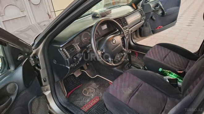Opel Vectra 1996, 296,000 km - 2.0 l - Qazax