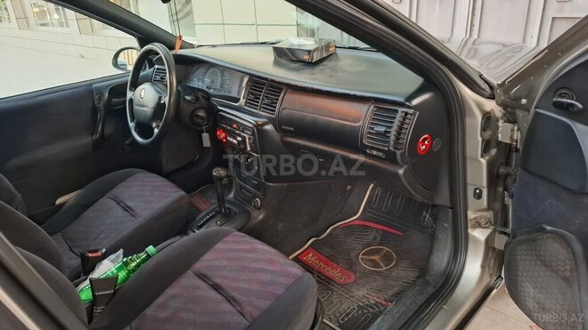 Opel Vectra 1996, 296,000 km - 2.0 l - Qazax