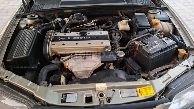Opel Vectra 1996, 296,000 km - 2.0 l - Qazax