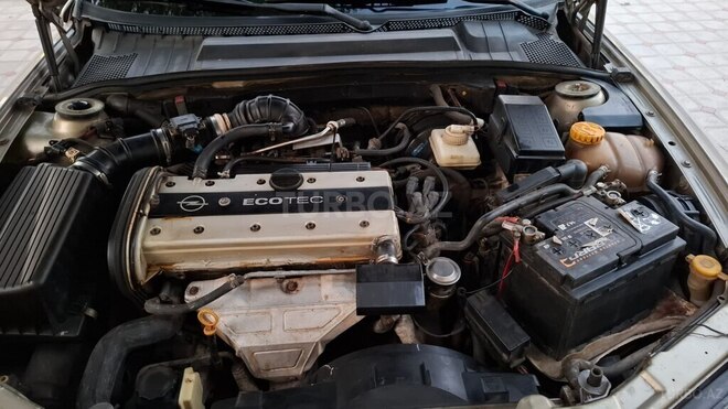 Opel Vectra 1996, 296,000 km - 2.0 l - Qazax
