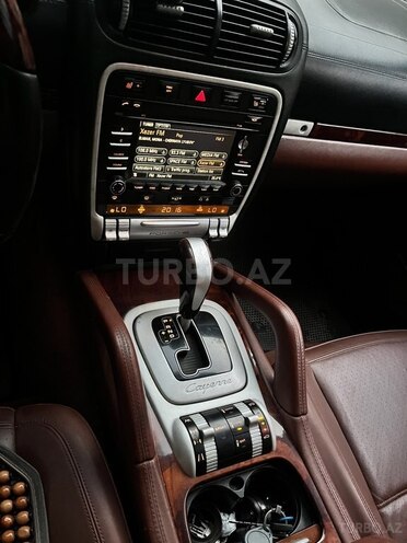 Porsche Cayenne-13