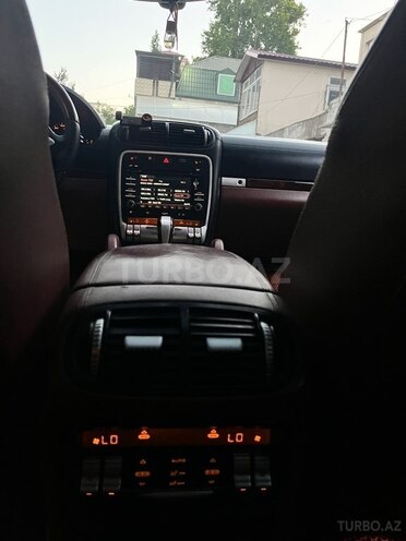 Porsche Cayenne-12