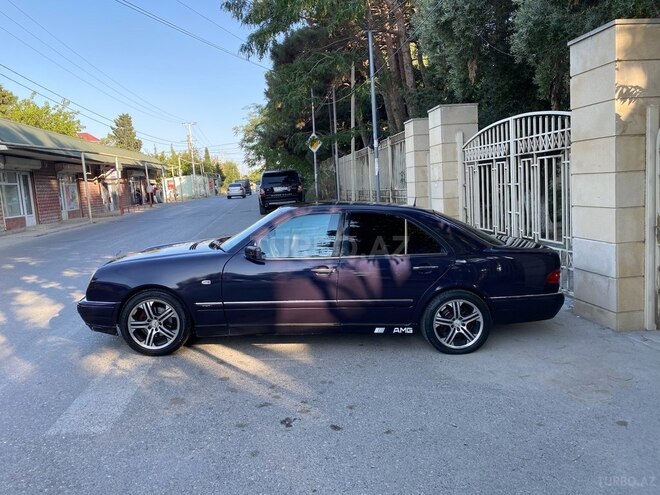 Mercedes E 200-2