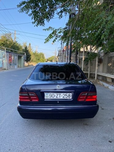 Mercedes E 200-5