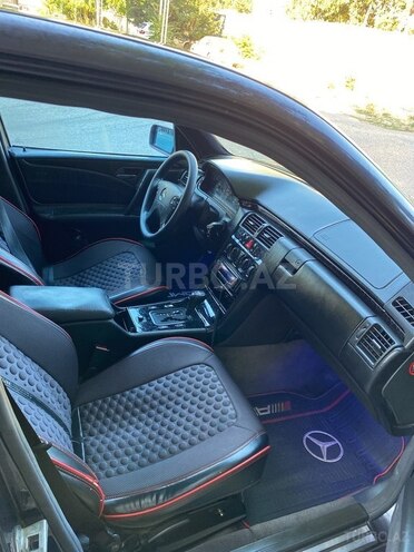 Mercedes E 200-8