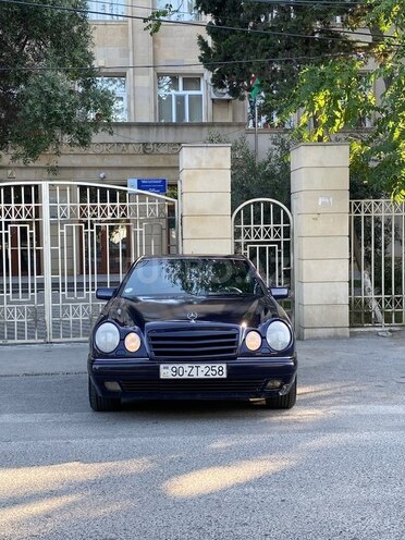 Mercedes E 200-1