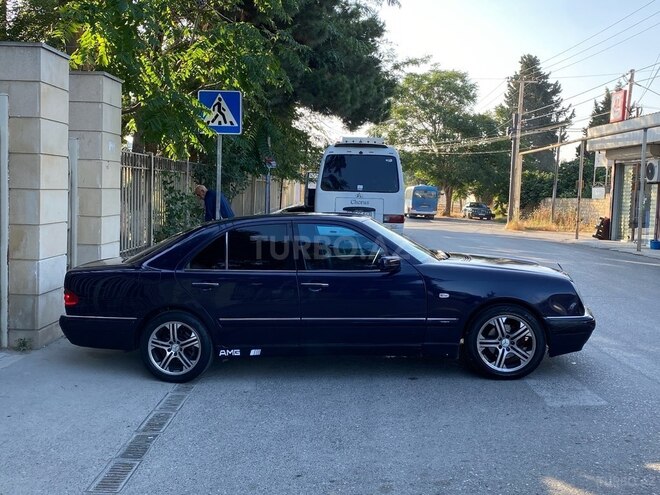 Mercedes E 200-3