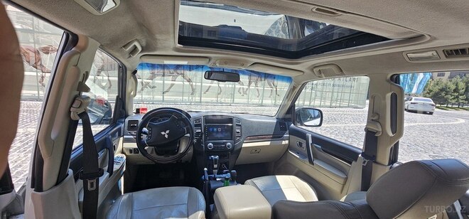 Mitsubishi Pajero 2010, 294,000 km - 3.5 л - Bakı