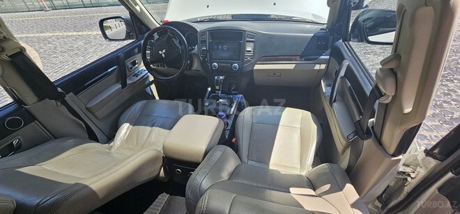 Mitsubishi Pajero 2010, 294,000 km - 3.5 л - Bakı