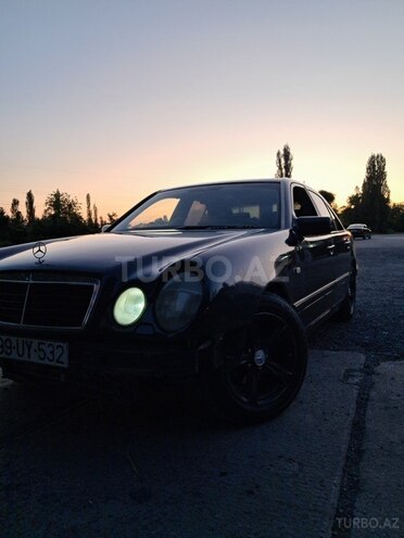 Mercedes E 230 1996, 758,000 km - 2.3 l - Qax