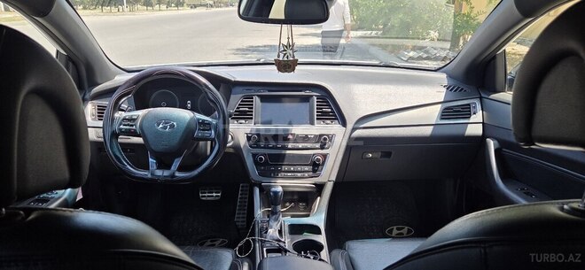 Hyundai Sonata-12