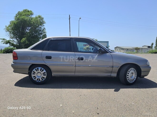 Opel Astra 1996, 325,000 km - 1.6 l - Lənkəran