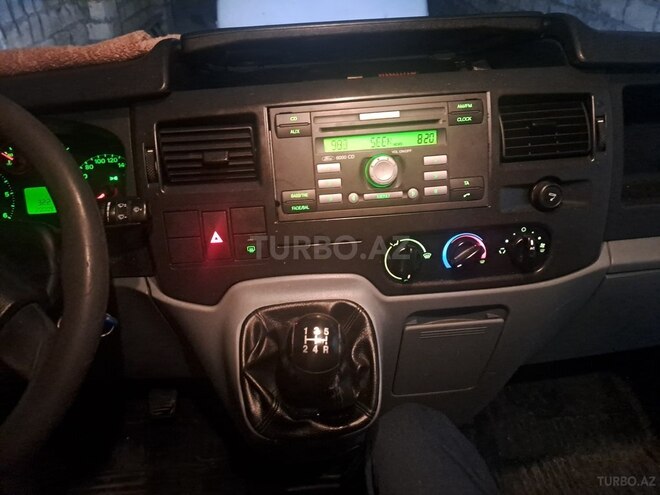Ford Transit-13