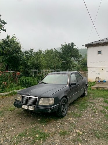 Mercedes E 220 1994, 199,999 km - 2.2 l - Quba