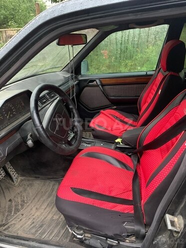 Mercedes E 220 1994, 199,999 km - 2.2 l - Quba