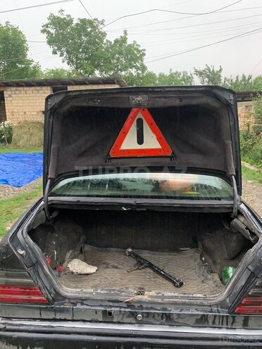 Mercedes E 220 1994, 199,999 km - 2.2 l - Quba